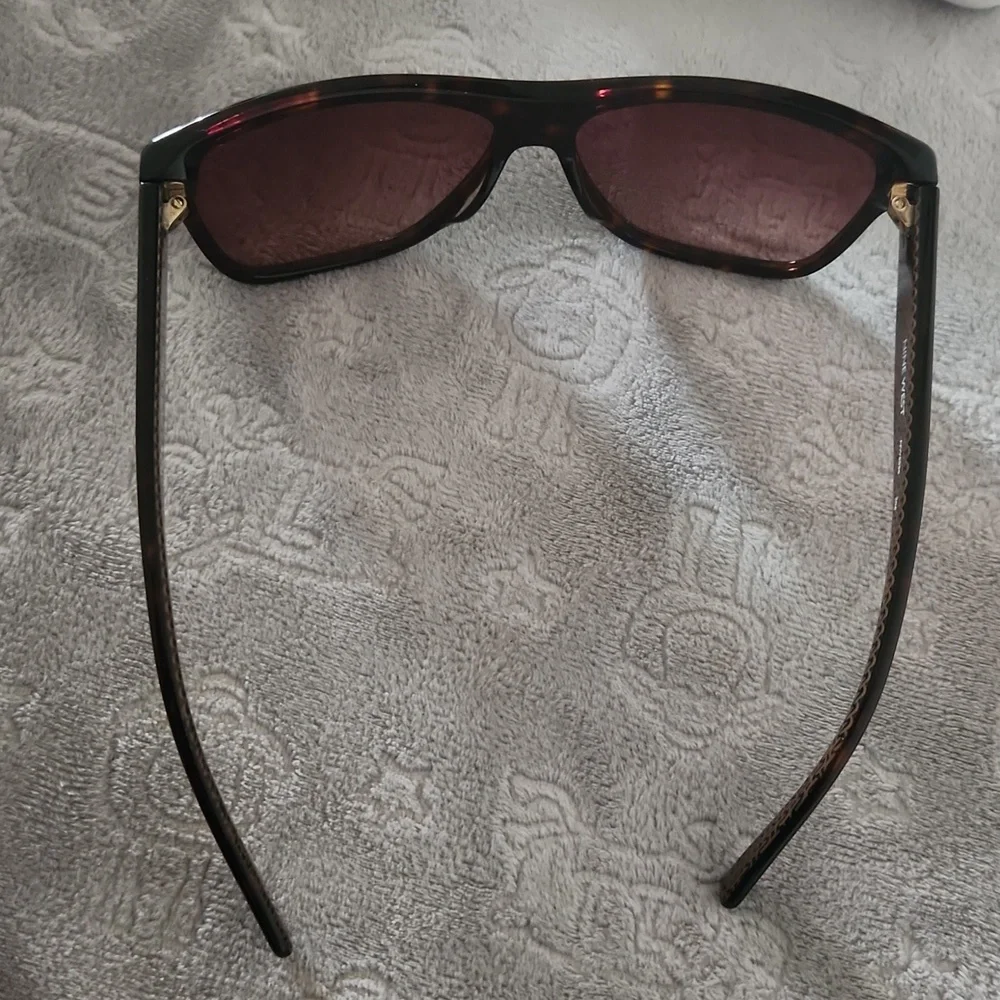 Nine West Unisex Sunglasses brown with hard case